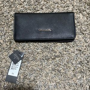 Women’s black wallet